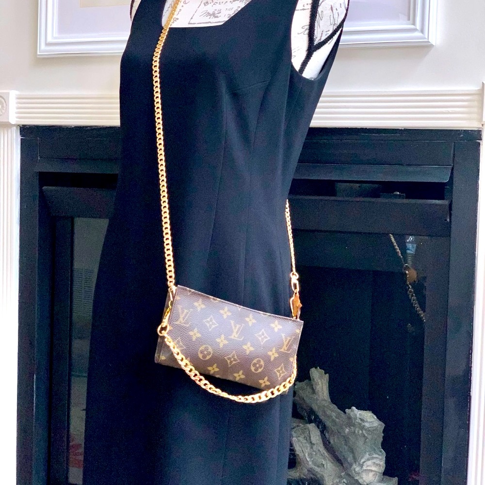 Authentic Louis Vuitton crossbody Poche’ 17